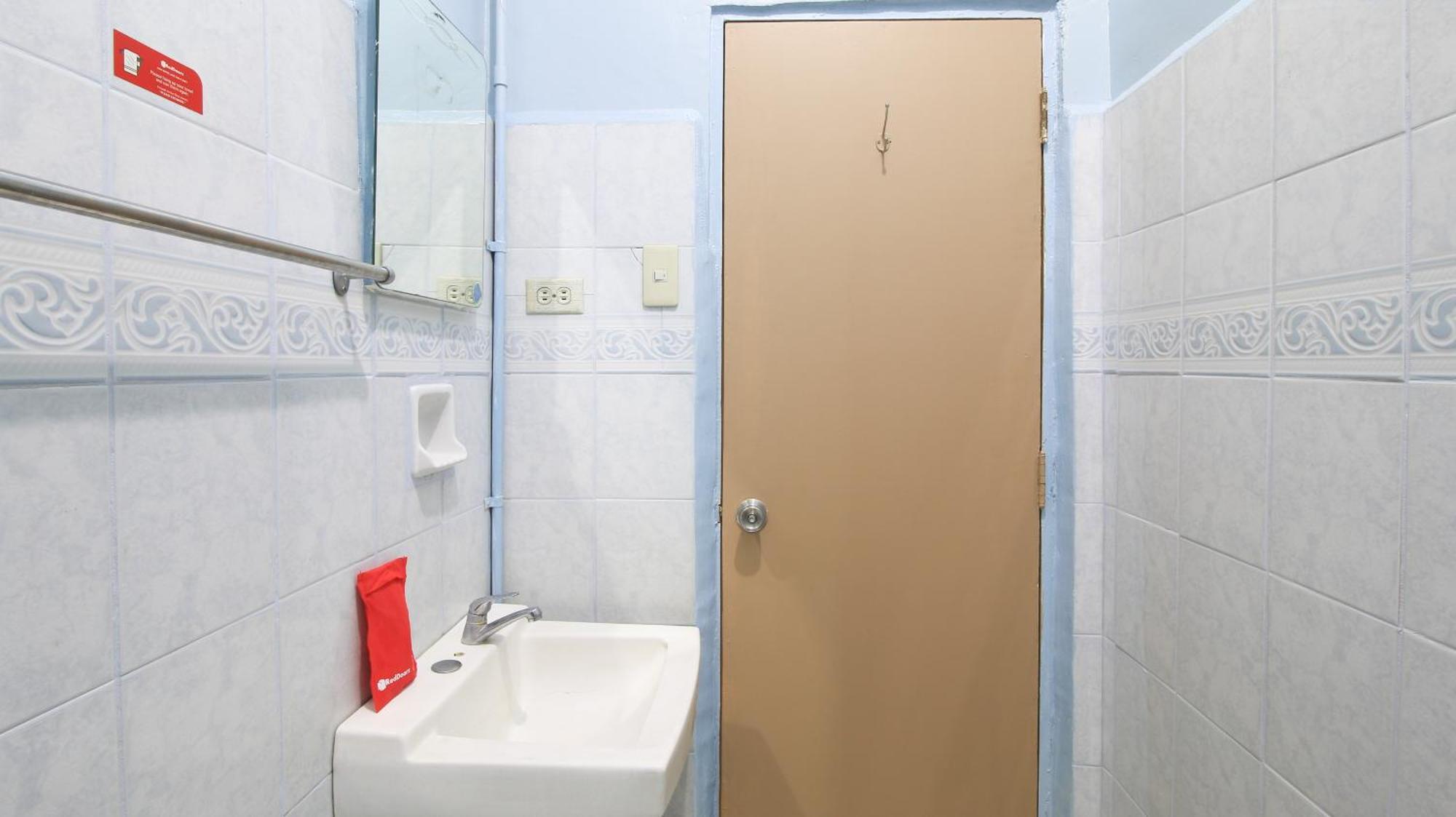 Reddoorz Plus @ Chinatown Binondo Manila Exterior foto